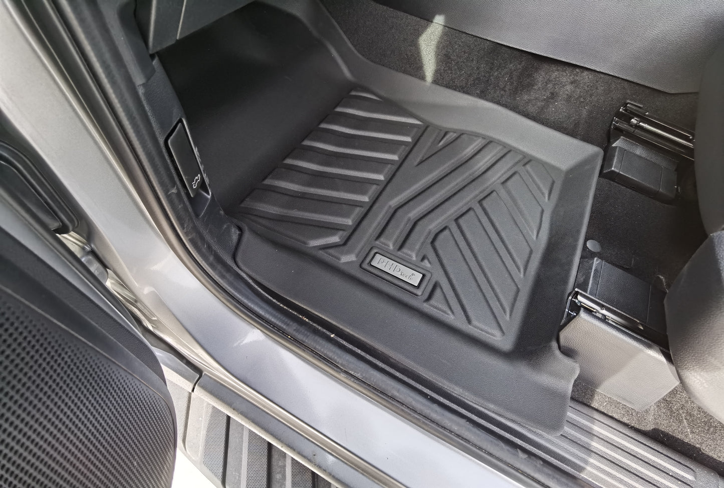 Acoustic 3D Moulded TPE Car Floor Mats fit Ford Everest Sep. 2022~Onwards 3-Rows